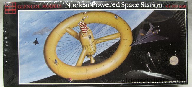 Glencoe 1/300 Nuclear Powered Space Station Ex-Strombecker Walt Disney's Space Station 'Man in Space', 05909 plastic model kit